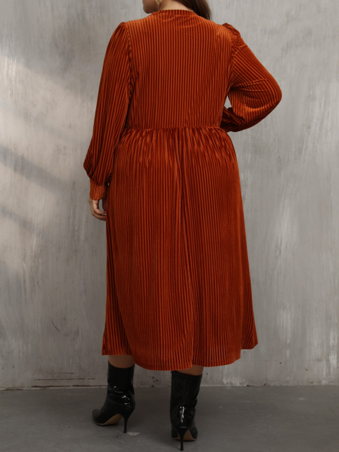 Curve Round Neck Long Sleeve Midi Dress